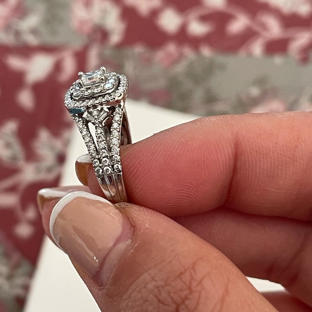 WEDDING RING SET - Picture 7 of 16